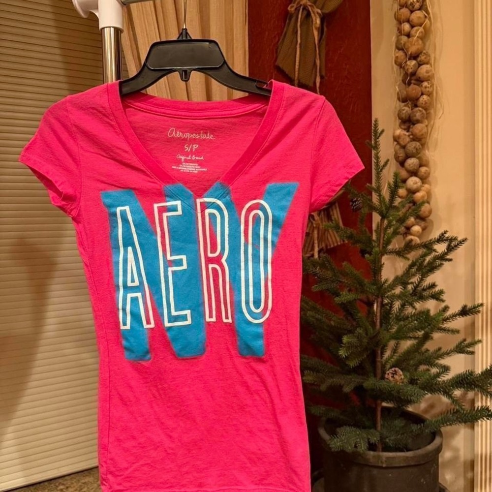 Y2K Aéropostale V-Neck.
